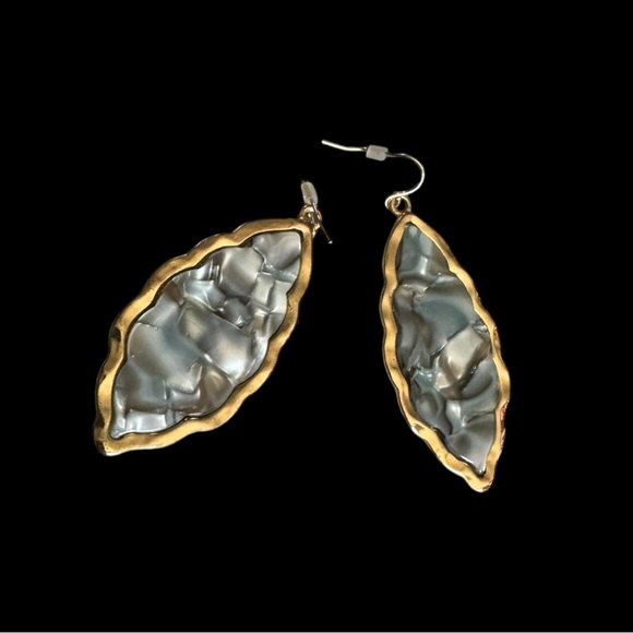 Stunning Marble printed gold Earring 3 inches. - Picture 10 of 12